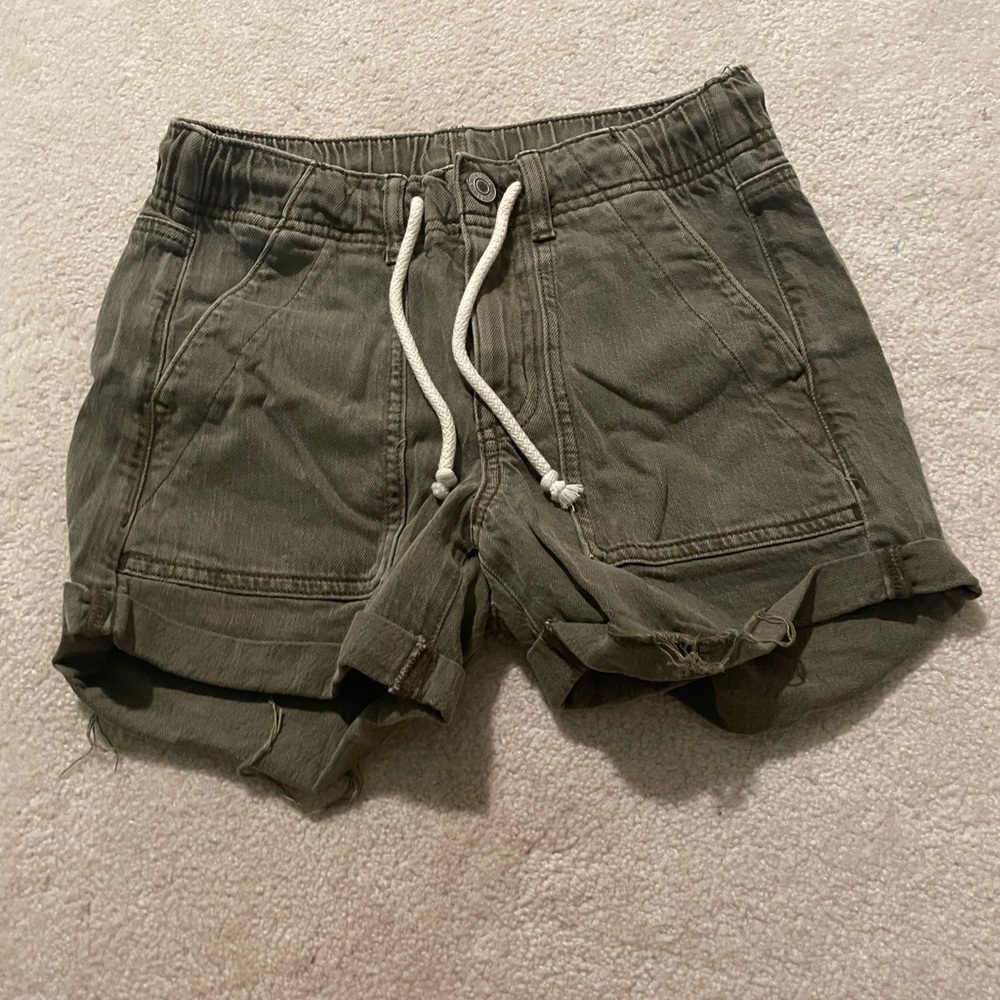 American eagle green cargo shorts